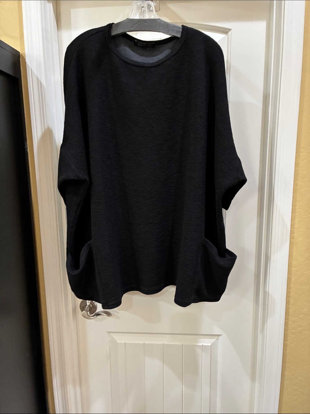 cut loose Black Oversized Pocket Top